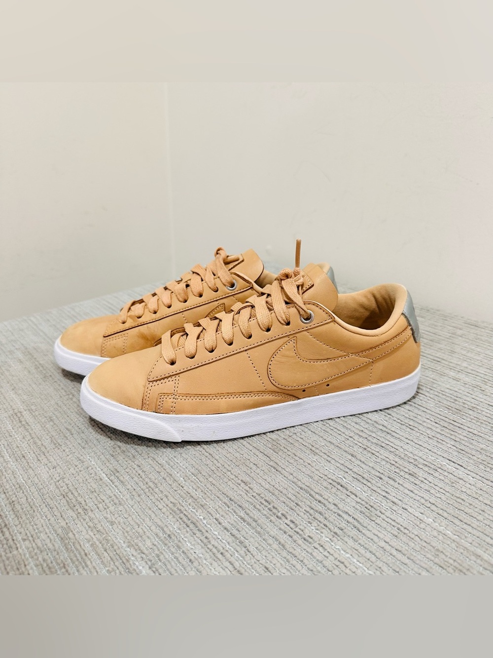 Nike Blazer Low Womens 8 Tan Beige Leather White Sole Shoes